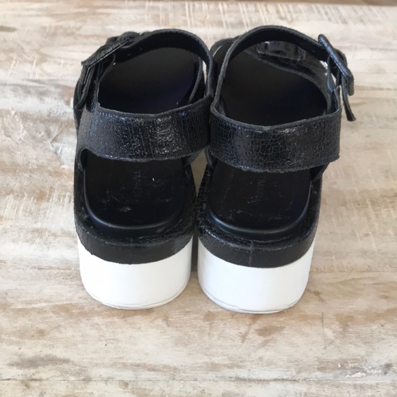 Kendall + Kylie Wave Platform Sandal {Blk/Wht} 7.5 - Picture 6 of 8